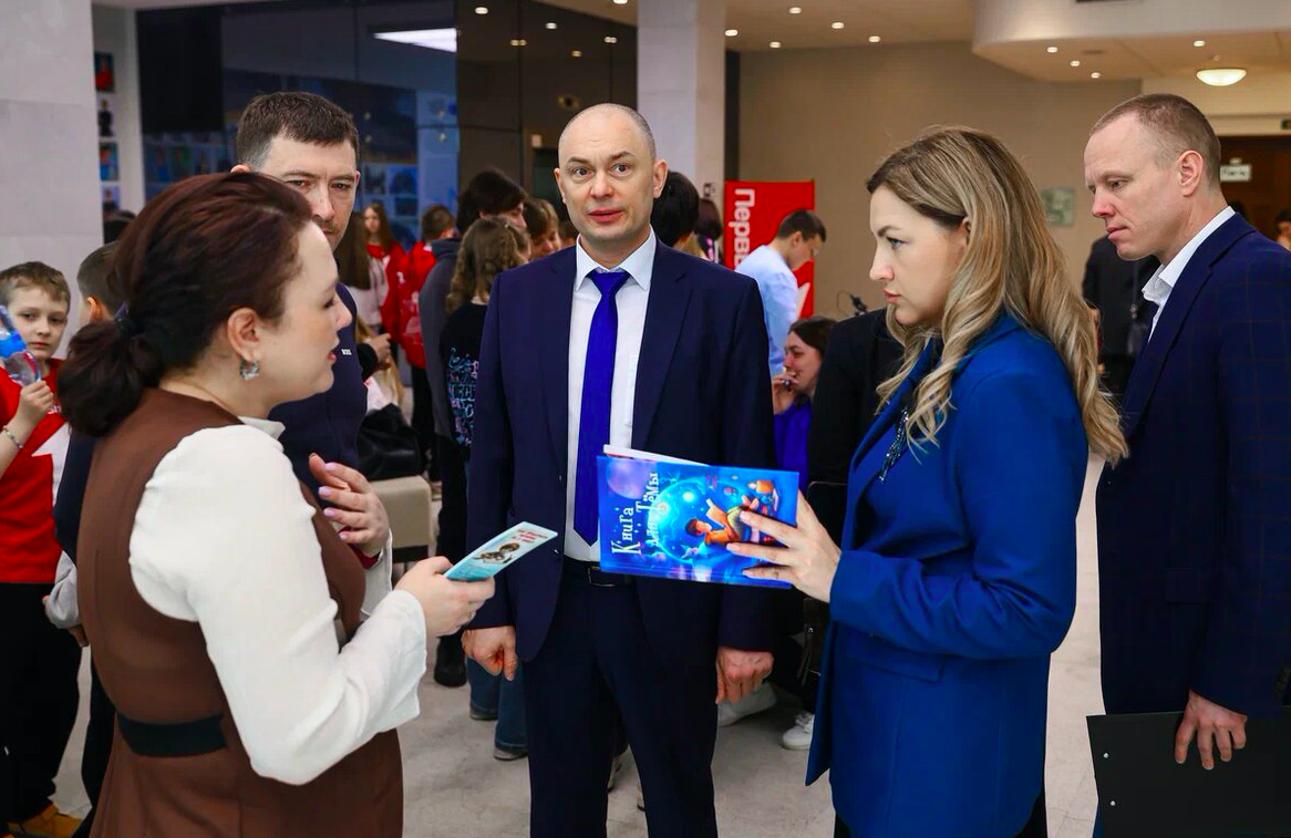 Фото Блогер-миллионник, интервью юнкоров и борьба с фейками. Как в Новосибирске прошёл крупнейший молодёжный медиафорум – ФОТОРЕПОРТАЖ 8 - Сиб.ФМ Фото Блогер-миллионник, интервью юнкоров и борьба с фейками. Как в Новосибирске прошёл крупнейший молодёжный медиафорум – ФОТОРЕПОРТАЖ 8